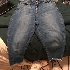 American Eagle size 8 stretch mom jeans X short